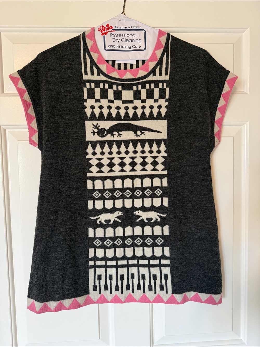 Tsumori Chisato Charcoal, White & Pink Graphic Scoop Neck Knit Top